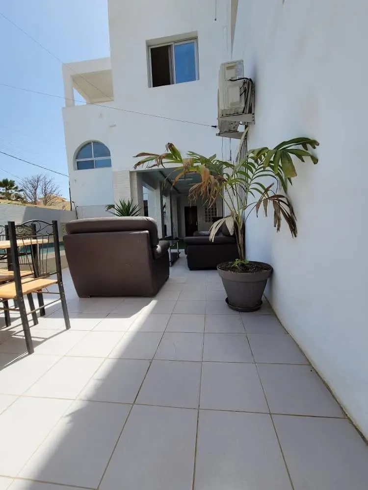 Magnifique Villa Standing Avec Piscine Et Jardin A Ngor Virage contacts